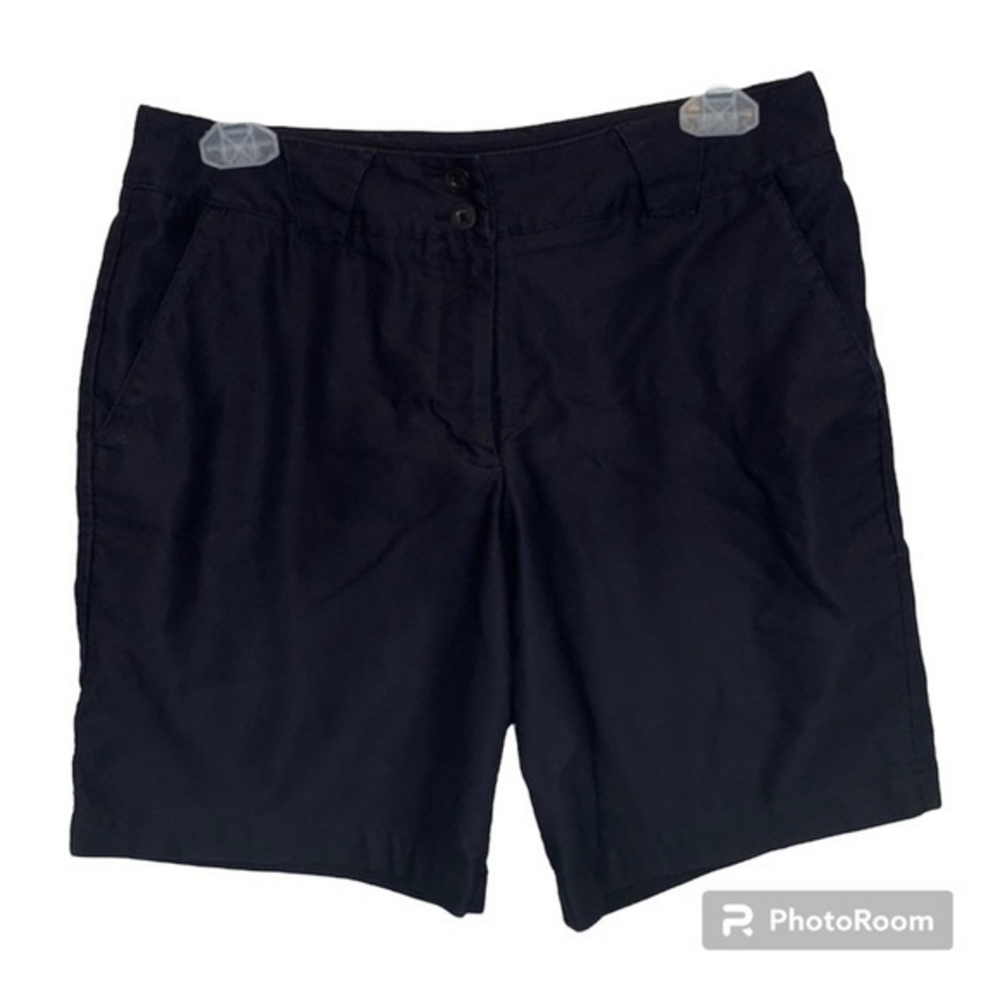 Nike Dri-Fit women's Size 8 black shorts.‎ Front and back pockets.  EUC